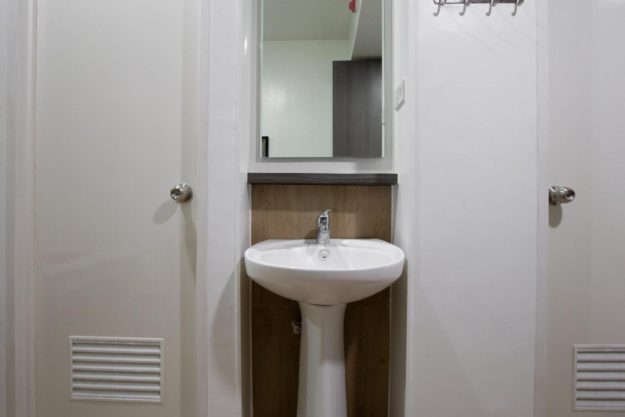 Casa Lily Hotel Quezon City Exterior photo